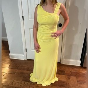 Women’s size 6 banana yellow formal dress, Cachet brand